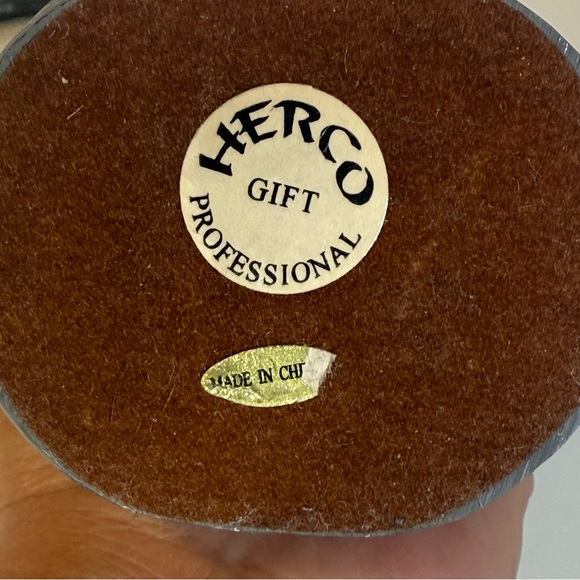 Herco Gift Professional Jazz Musician Sculpture – Cello Player Figurine - Picture 2 of 7